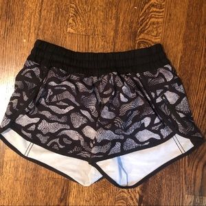 Lululemon Size 6 Black and white shorts